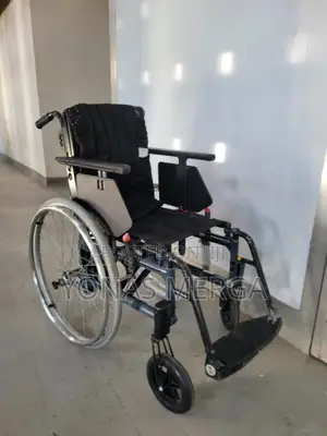 Normal Wheelchair出蚤compact, Safe and User-Friendly