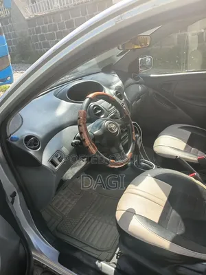 Toyota Vitz 2003 Silver