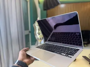 New Laptop Apple MacBook 16GB Apple M5 SSD 512GB