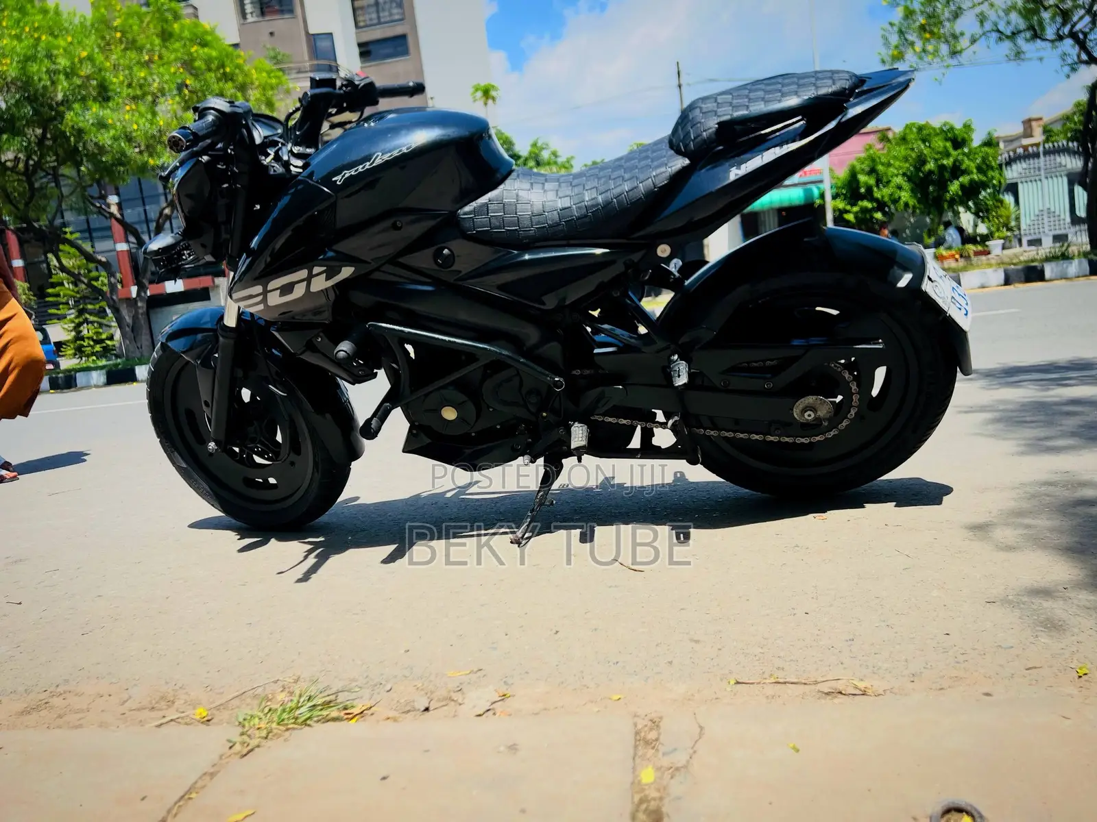 Bajaj Avenger 200 2018 Orange