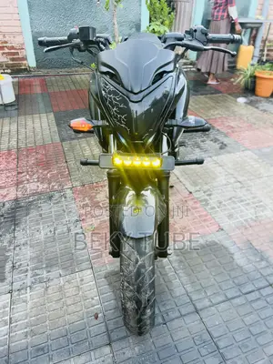Bajaj Avenger 200 2018 Orange