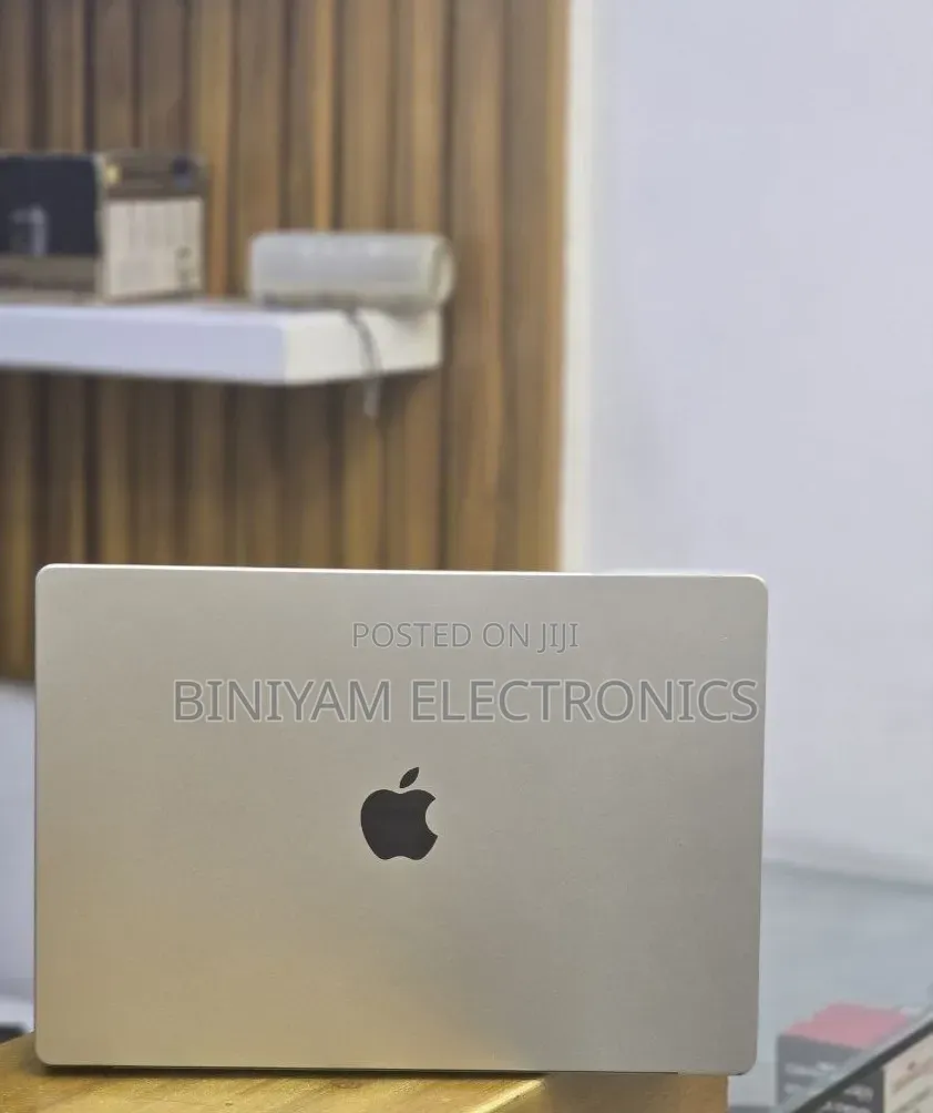 New Laptop Apple MacBook Pro 2021 M1 32GB Apple M1 Pro SSD 512GB