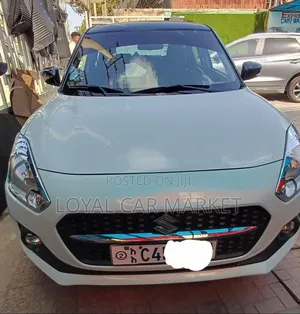 Suzuki Swift 2022 White