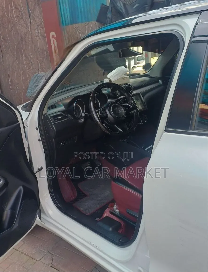 Suzuki Swift 2022 White