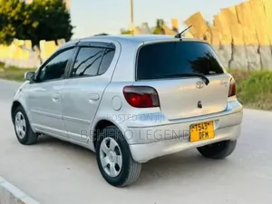 ለድርጀት በሹፌር የሚከራይ ቪትዝ