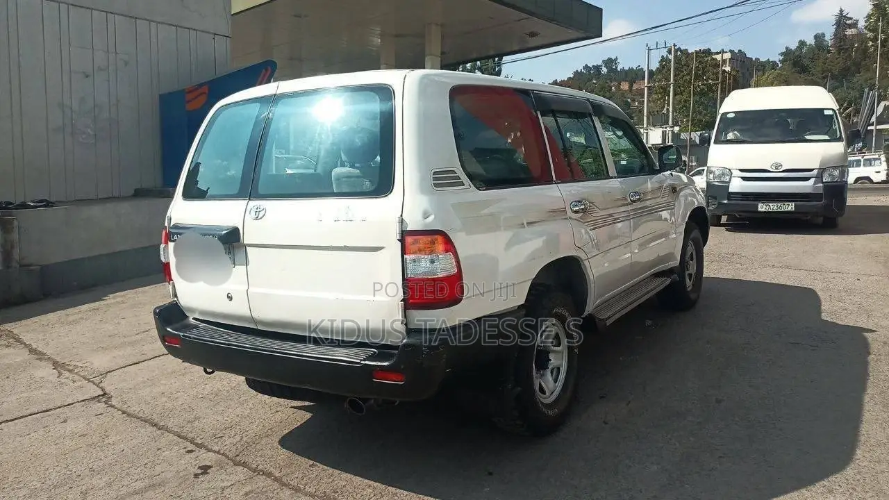 Toyota Land Cruiser 2007 White