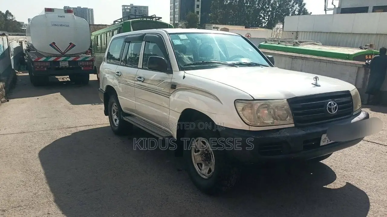 Toyota Land Cruiser 2007 White