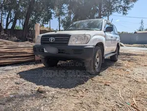 Toyota Land Cruiser 2007 White