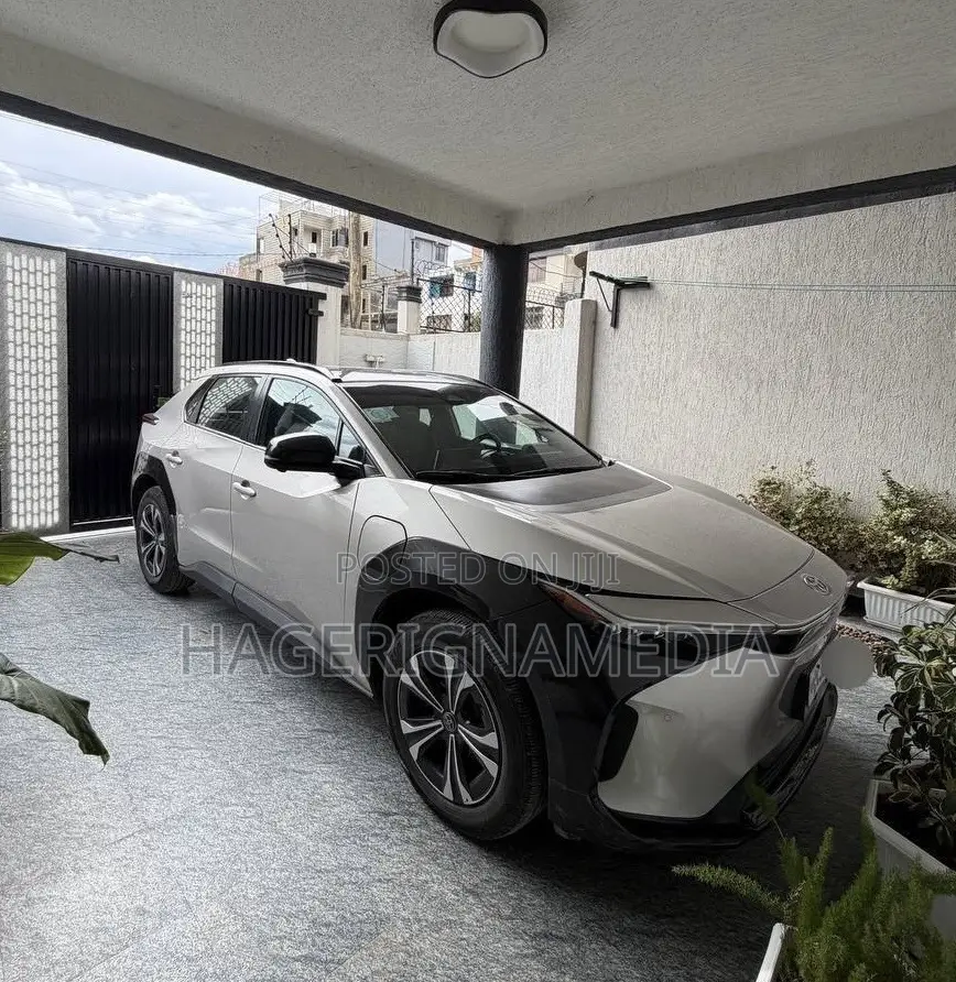 Toyota bZ4X 2023 Silver
