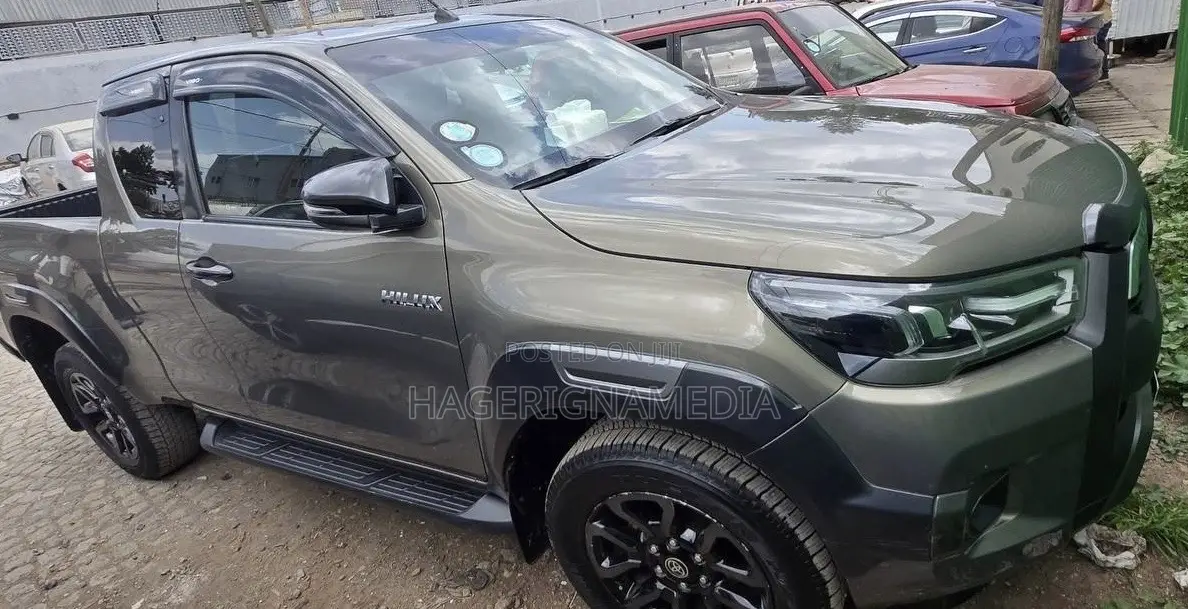 Toyota Hilux 2021 Green