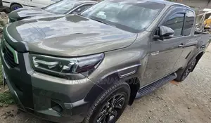 Toyota Hilux 2021 Green
