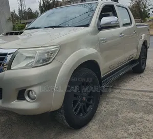Toyota Hilux 2015 Gray