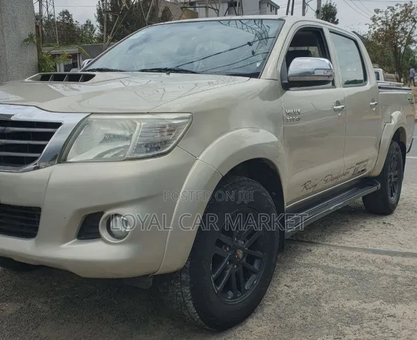Toyota Hilux 2015 Gray