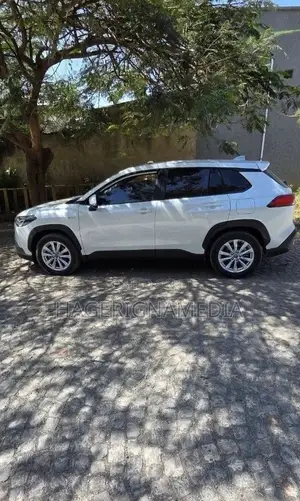 Toyota Corolla Cross Hybrid 2025 White