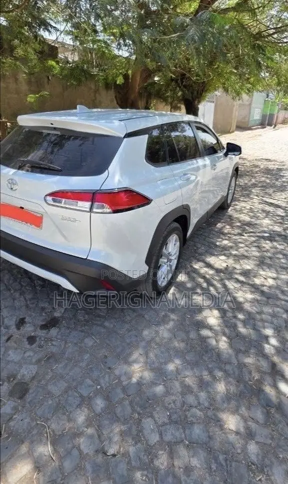 Toyota Corolla Cross Hybrid 2025 White