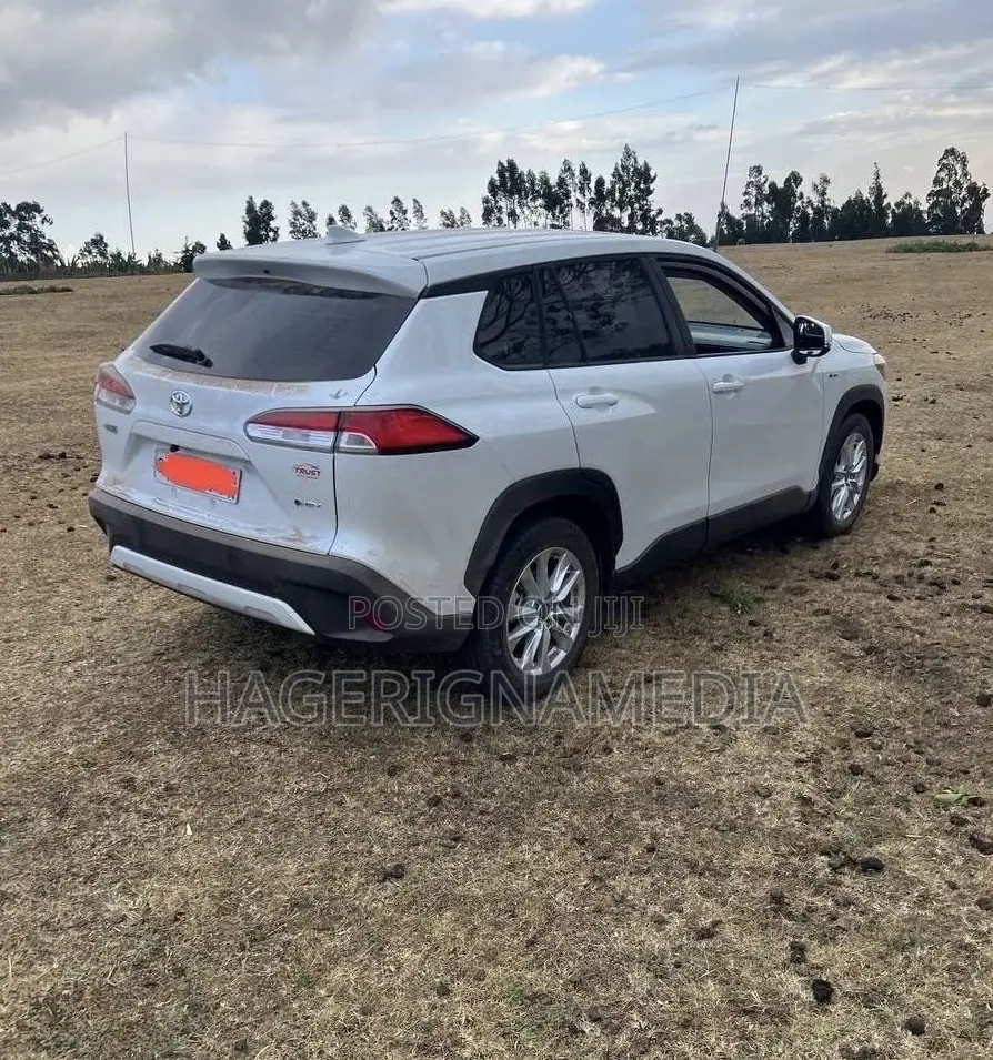 Toyota Corolla Cross Hybrid 2025 White