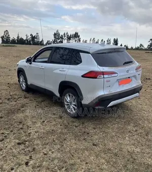Toyota Corolla Cross Hybrid 2025 White