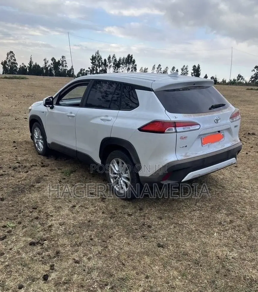 Toyota Corolla Cross Hybrid 2025 White