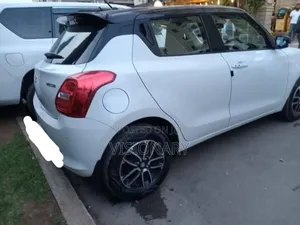 Suzuki Swift 2022 White