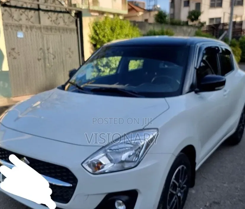 Suzuki Swift 2022 White