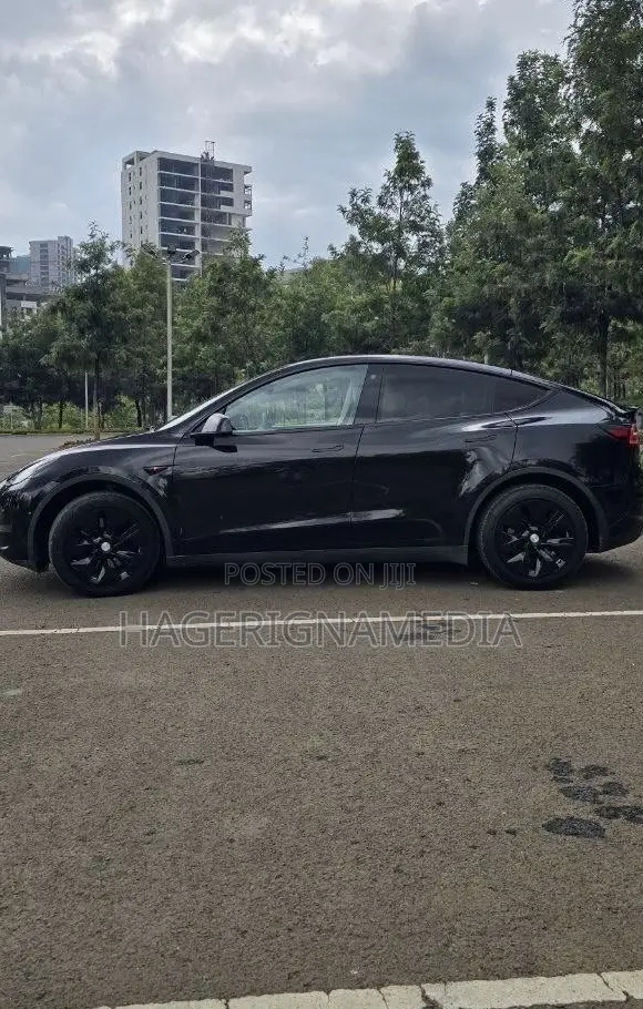 Tesla Model Y 2023 Black