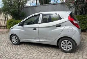 Hyundai Eon 2015 Silver
