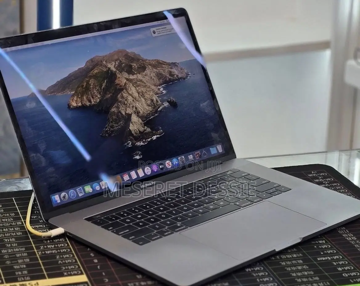 New Laptop Apple MacBook Pro 2018 32GB Intel Core i7 SSD 1T