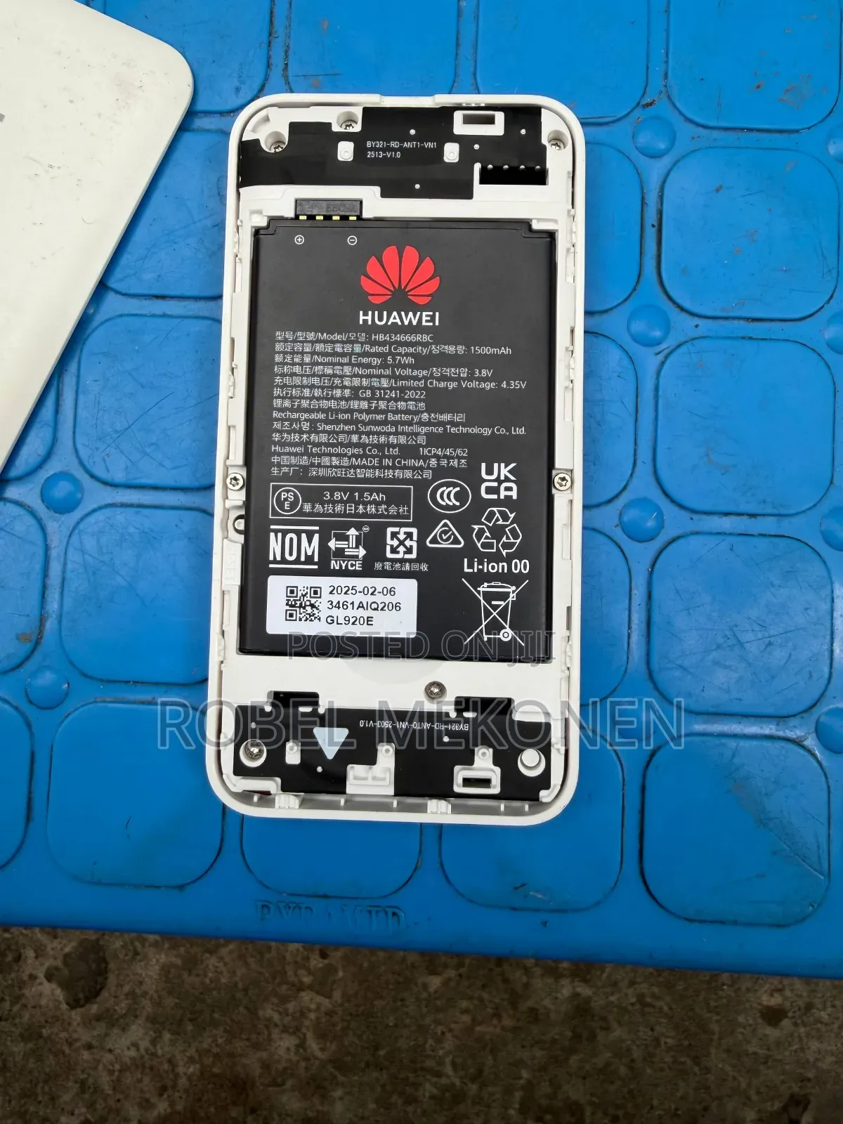Huawei Hb434666rbc Rechargeable Mobile Wi-Fi Router.