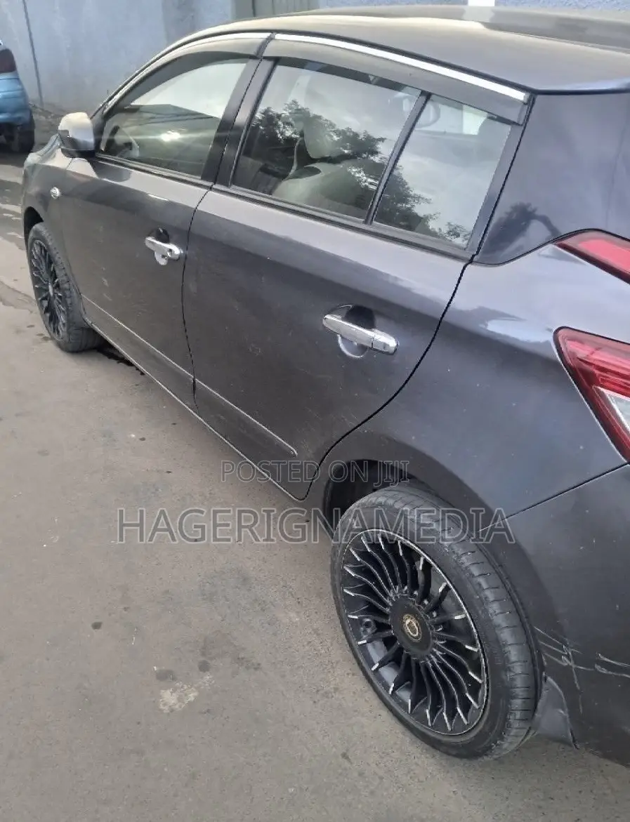 Toyota Yaris 2014 Gray
