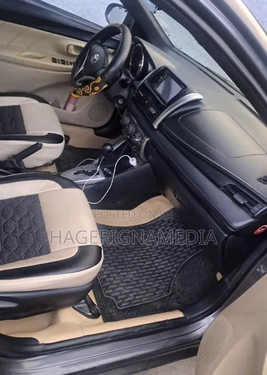 Toyota Yaris 2014 Gray