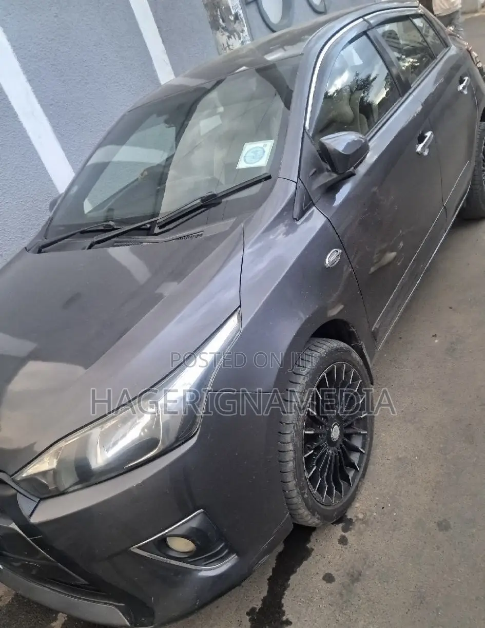 Toyota Yaris 2014 Gray