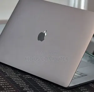New Laptop Apple MacBook Pro 2018 32GB Intel Core i7 SSD 1T