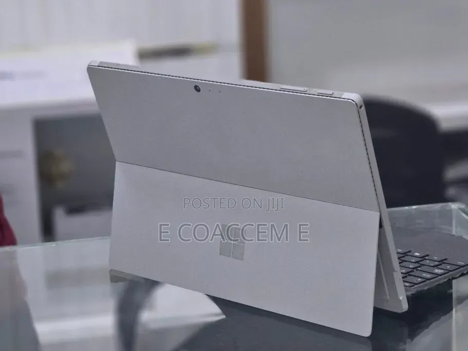 New Laptop Microsoft Surface 8GB Intel Core i7 SSD 256GB