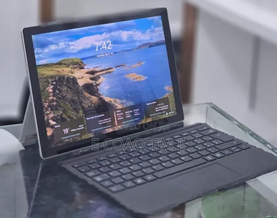 New Laptop Microsoft Surface 8GB Intel Core i7 SSD 256GB
