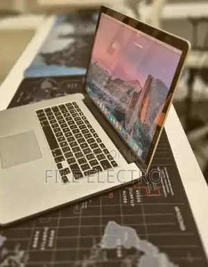 Laptop Apple MacBook Pro 2015 16GB Intel Core i7 SSD 256GB