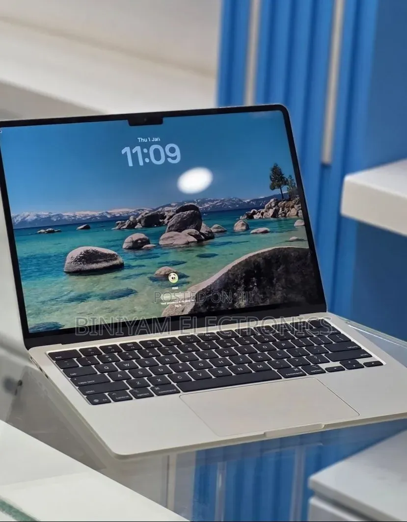 New Laptop Apple MacBook Air 2025 M4 16GB Apple M4 SSD 256GB