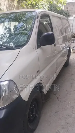 Toyota HiAce 2010 White