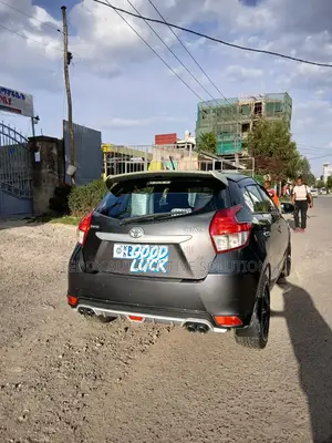 Toyota Yaris 2016 Gray