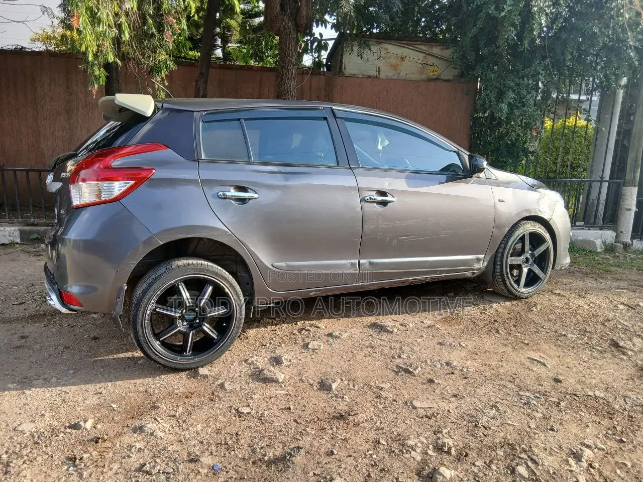 Toyota Yaris 2016 Gray
