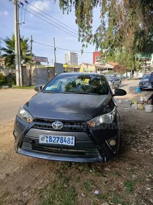 Toyota Yaris 2016 Gray