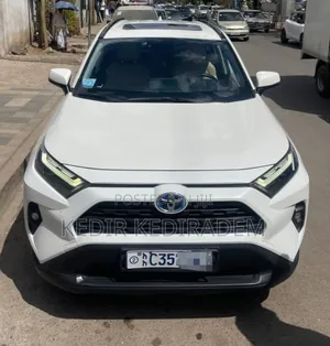 Toyota RAV4 2022 White