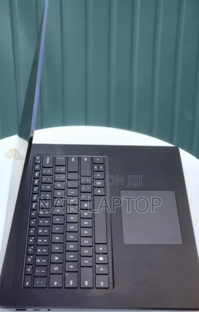 New Laptop Microsoft 16GB Intel Core i7 SSD 256GB