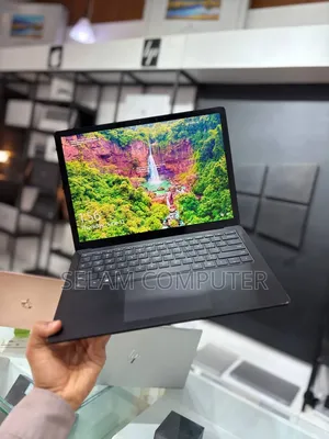New Laptop Microsoft Surface 16GB Intel Core i7 SSD 512GB