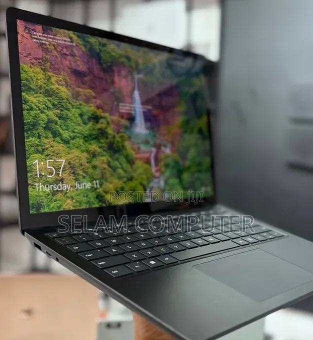 New Laptop Microsoft Surface 16GB Intel Core i7 SSD 512GB