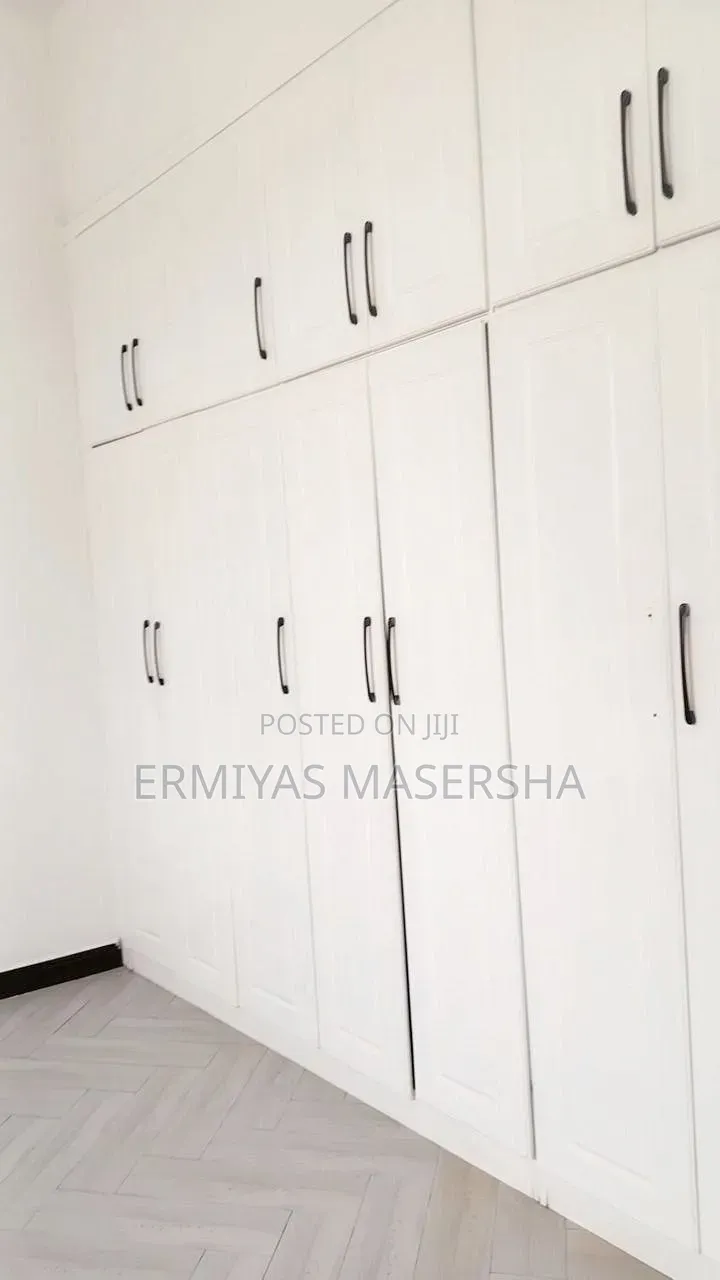 Furnished 6bdrm Villa in Yeka for sale
