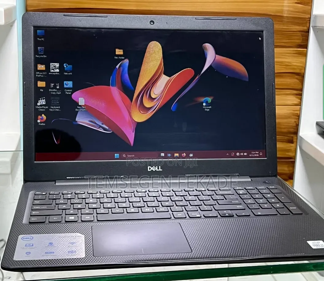 New Laptop Dell Inspiron 15 8GB Intel Core i7 SSD 256GB