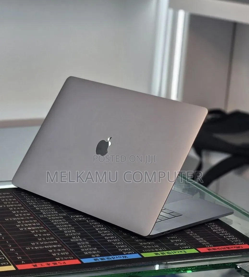 New Laptop Apple MacBook Pro 2018 32GB Intel Core i7 SSD 1T