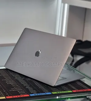 New Laptop Apple MacBook Pro 2018 32GB Intel Core i7 SSD 1T