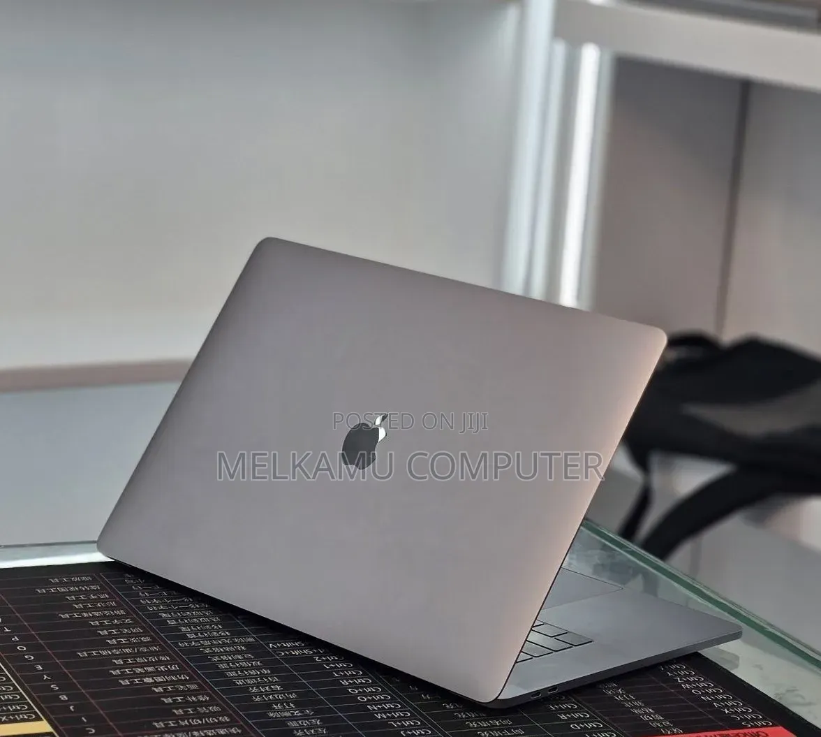 New Laptop Apple MacBook Pro 2018 32GB Intel Core i7 SSD 1T