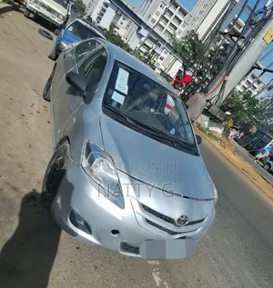 Toyota Yaris 2011 Silver